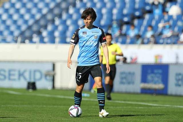 阿斯：莱万在巴萨陷入困境